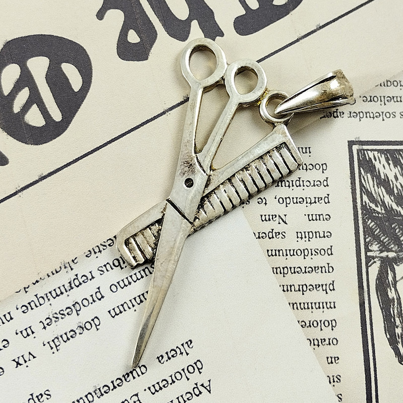 آویز گردنبند نقره سلین کالا مدل قیچی و شانه کد 103