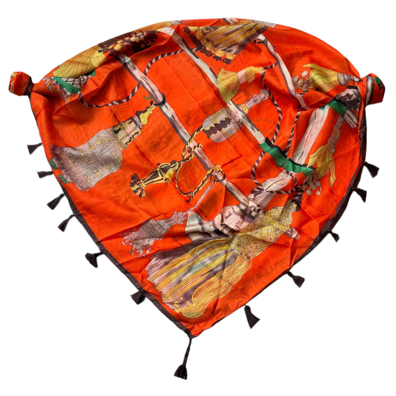 روسری زنانه مدل حریر ابرشیم طرح سنتی دور منگوله ای کد 5