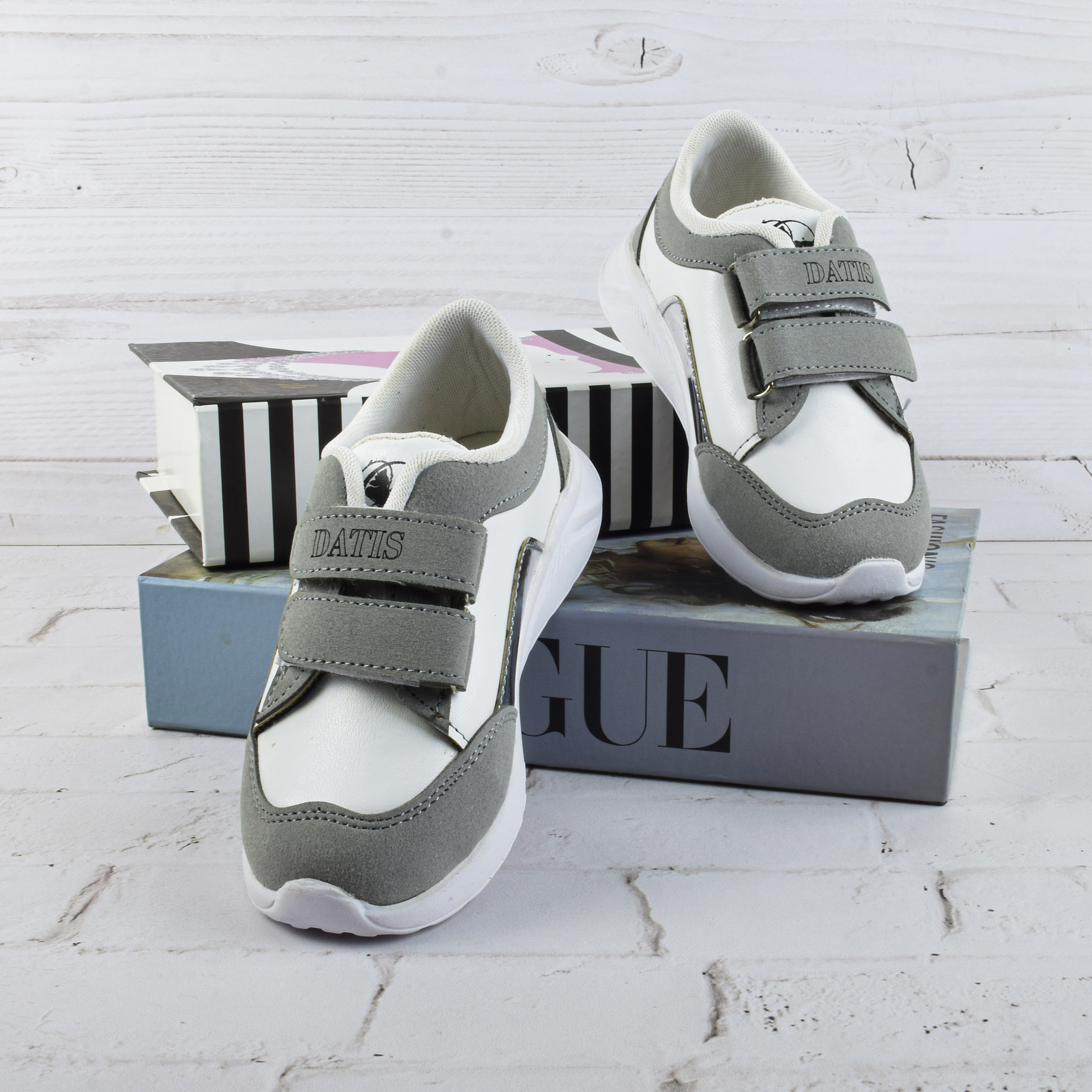 کفش مخصوص پیاده روی مدل هولوگرامی چسبی WH.3549