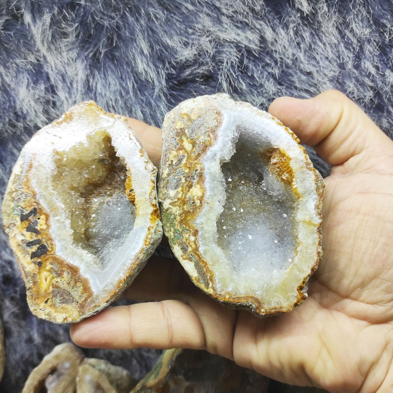 سنگ راف عقیق مدل شجر کریستال کوارتز مجموعه 2 عددی سنگ راف عقیق مدل شجر کریستال کوارتز مجموعه 2 عددی