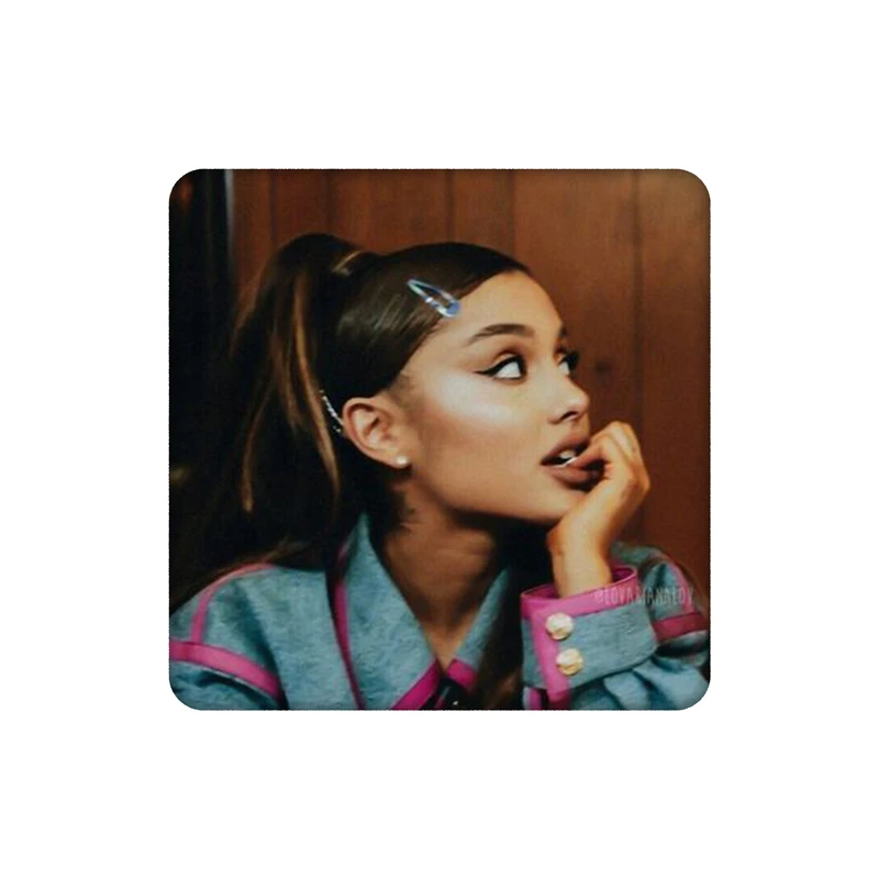 زیرلیوانی طرح Ariana Grande کد 6703494