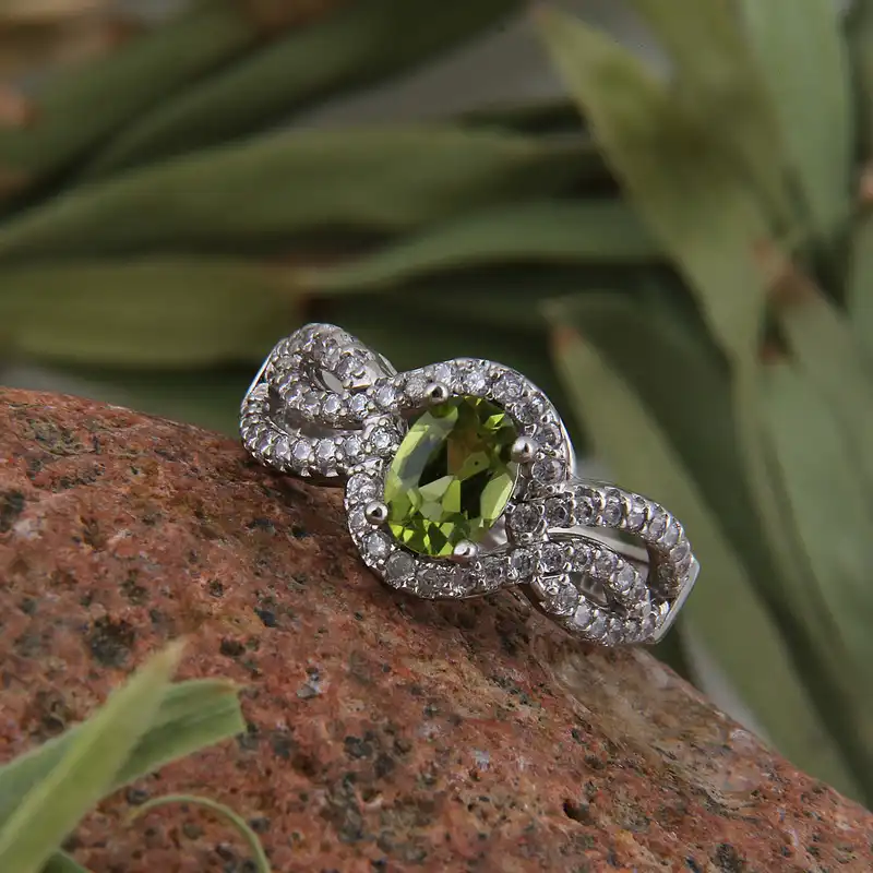 انگشتر نقره زنانه بازرگانی میلادی مدل سنگ زبرجد نگین برلیان بدون ریزش ابکاری رادیوم کد AWR_1526