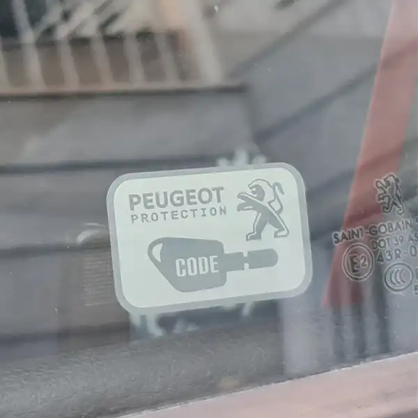 برچسب شیشه خودرو کد 10449B مناسب برای پژو 207 بسته 2 عددی