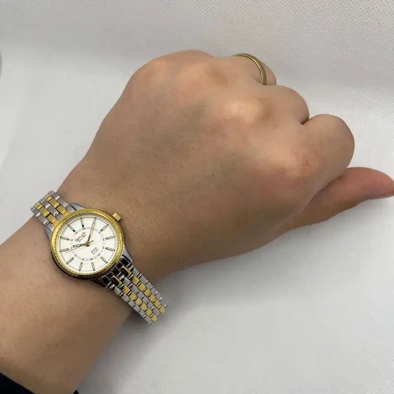 ساعت مچی عقربه ای زنانه اوماکس مدل OJSB002N008