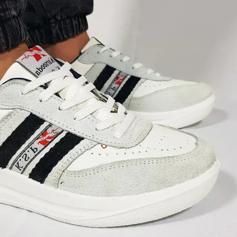 کفش پیاده روی مدل پرچمی رنگ سفید