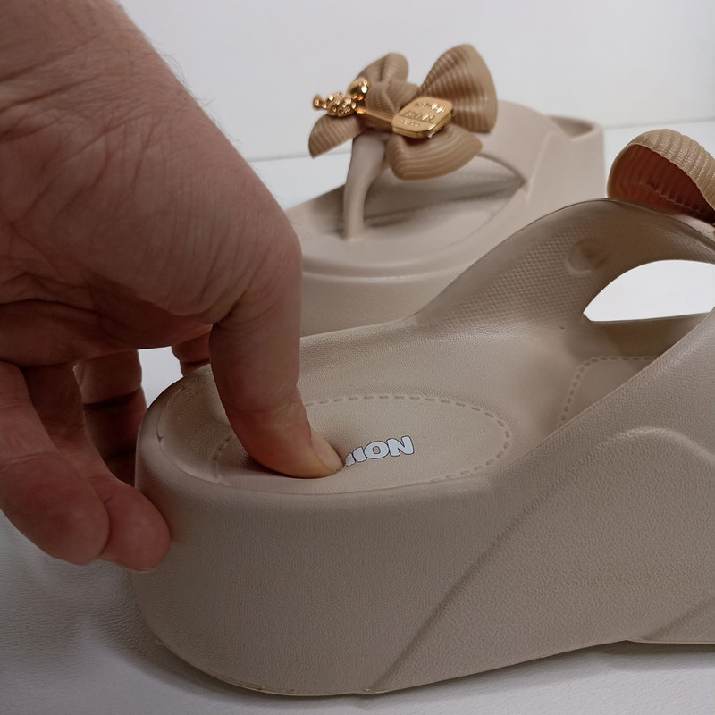 دمپایی لاانگشتی زنانه پاپا مدل آوین کد 1636-CR