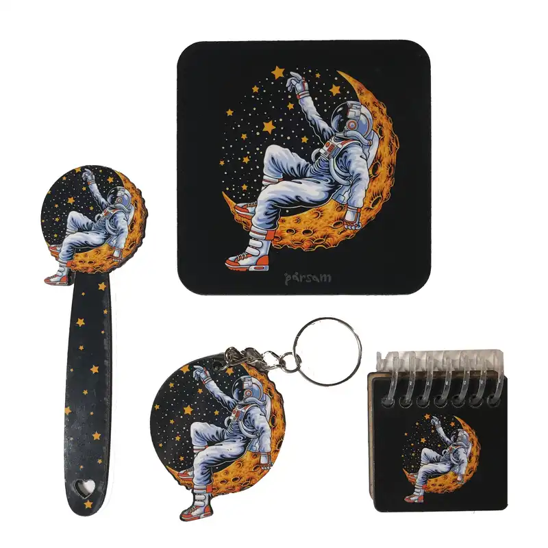 بسته لوازم تحریر طرح فضانورد مجموعه 4 عددی