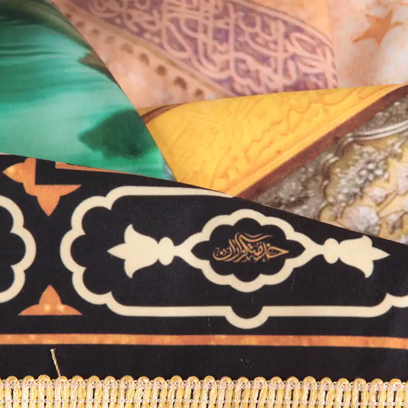 پرچم خدمتگزاران مدل کتیبه محرم طرح خنده کنان می رود روز جزا در بهشت با زمینه حرم امام حسین کد 40002752