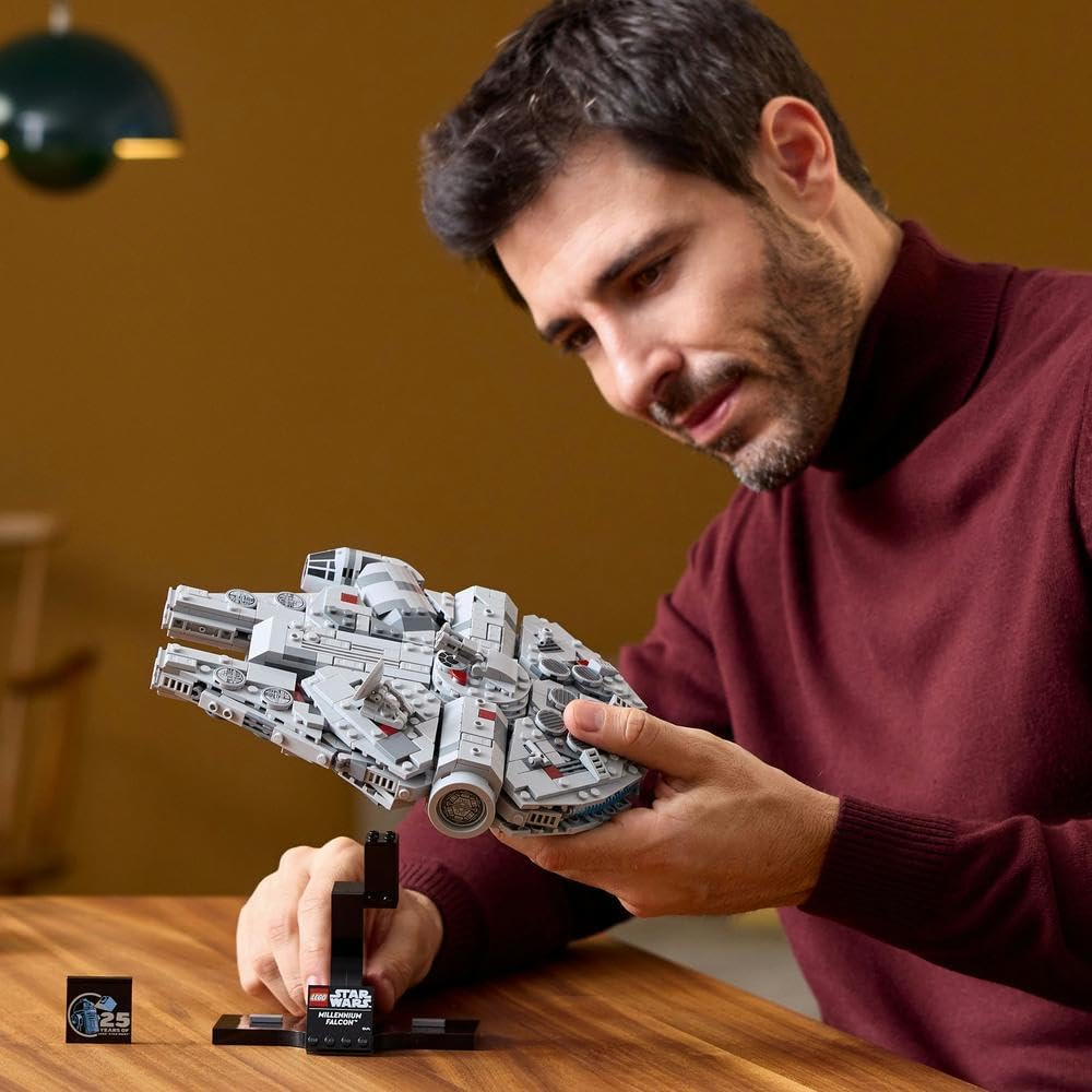 لگو سری استاروارز مدل Millennium Falcon کد 75375 لگو سری استاروارز مدل Millennium Falcon کد 75375