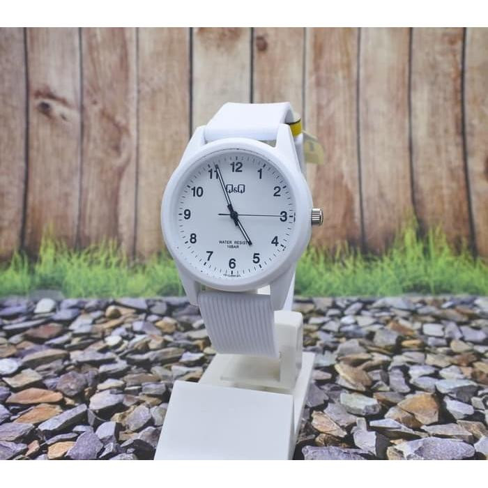 ساعت مچی عقربه ای زنانه کیو اند کیو مدل VS12J006Y