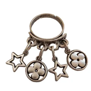 انگشتر زنانه مدل آویزدار طرح گل و ستاره کد AVI-3