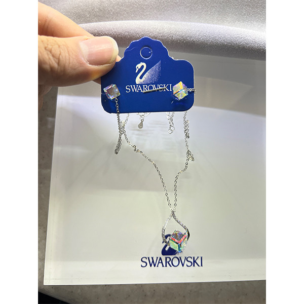 نیم ست نقره زنانه سواروسکی مدل مکعب طرح دار اوپال کد 452154