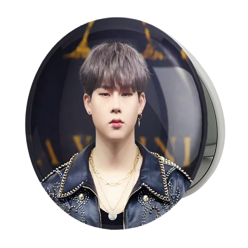 آینه جیبی خندالو طرح جوهان گروه مانستا اکس MONSTA X مدل تاشو کد 21131 