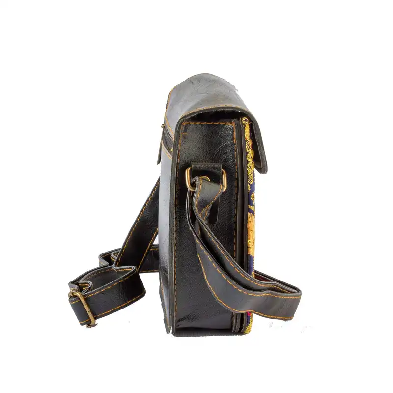 کیف رودوشی زنانه مدل سوزندوزی