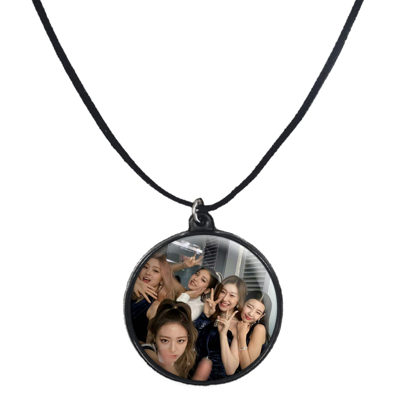 گردنبند پرمانه طرح گروه موسیقی ایتزی کد pmb.13234 مدل دو طرفه