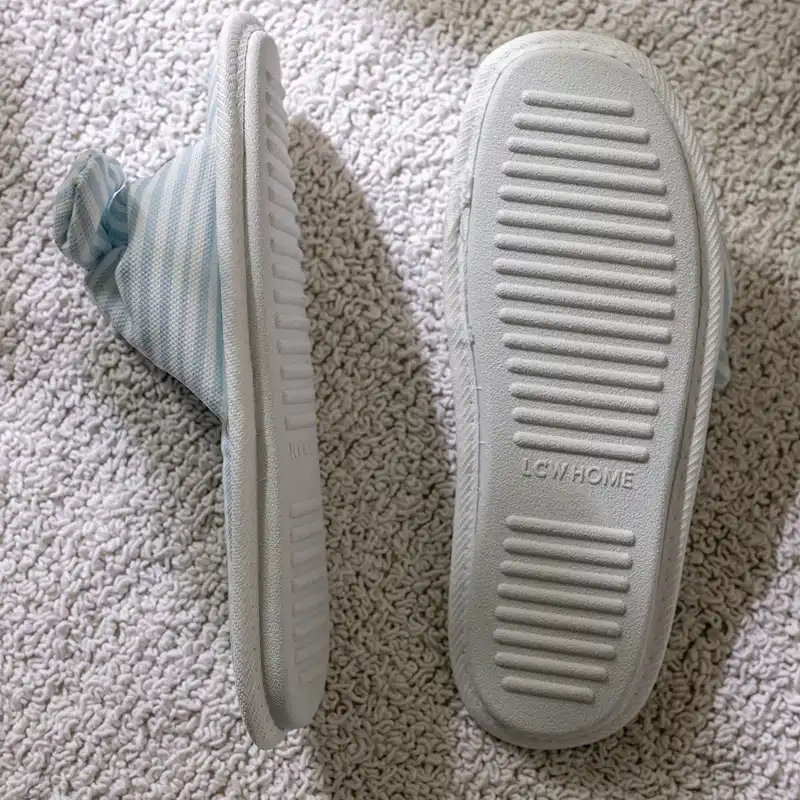 دمپایی حوله‌ای ال سی دابلیو هوم مدل تنفسی استپ دار