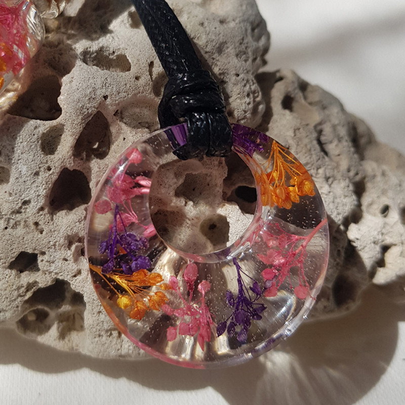 گردنبند دخترانه مدل رزینی گل خشک