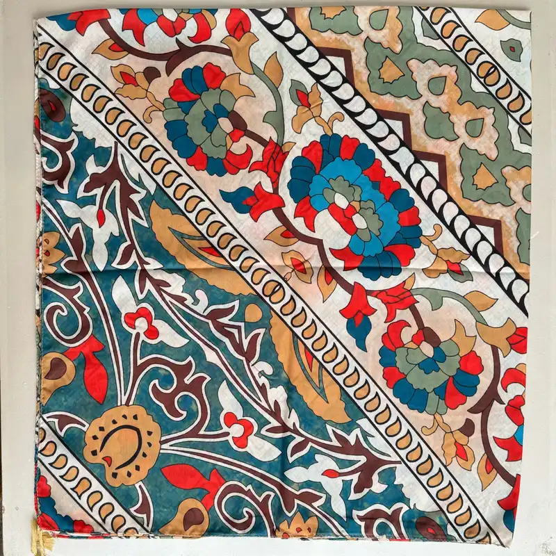 روسری زنانه مدل نخی آبرنگی گل دار شاد مهمانی قواره بزرگ منگوله دار بتجقه دار