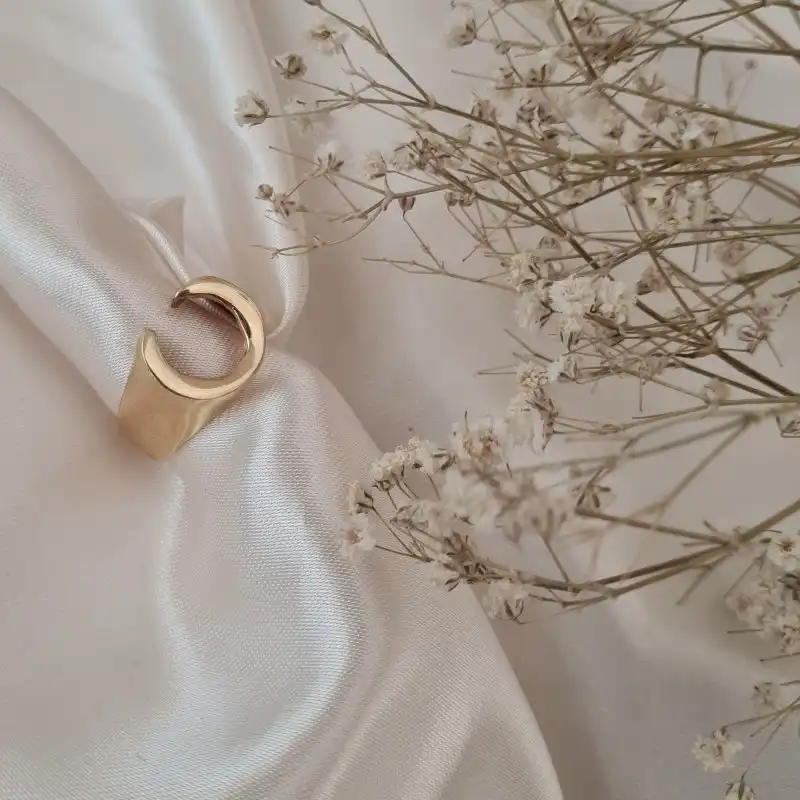 انگشتر گالری عزیزی طرح نعل مدل 15837