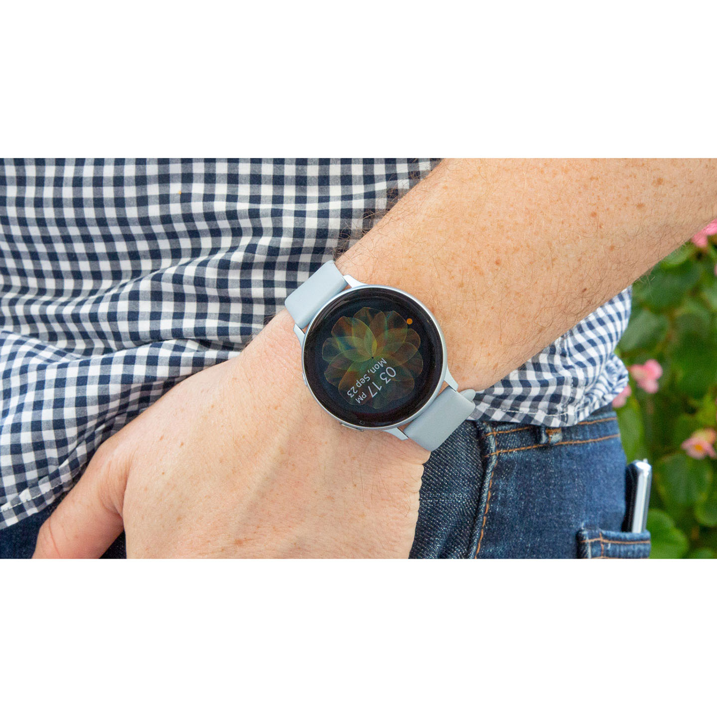 Size of hotsell galaxy watch active