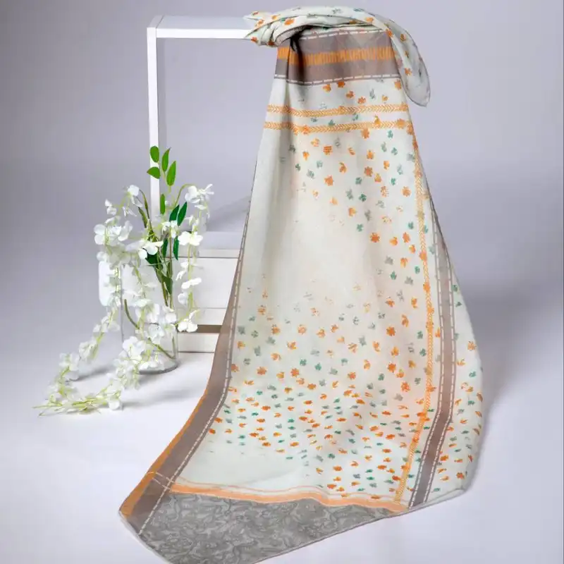 روسری زنانه مدل گلدار خط چین