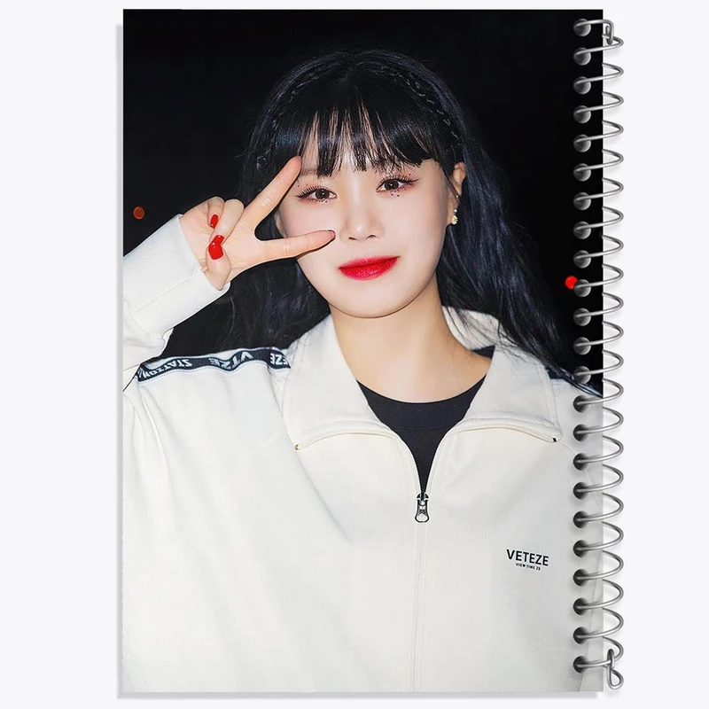 دفتر مشق 100 برگ خندالو طرح سوجین گروه جی آیدل GIdle کد 19563