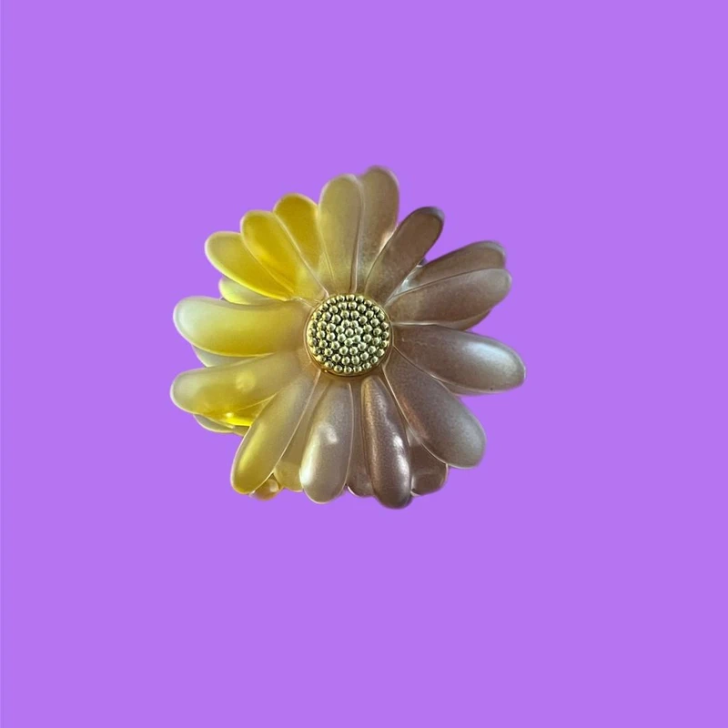 کلیپس مو زنانه مدل گل بابونه شمعی براق کد C-13