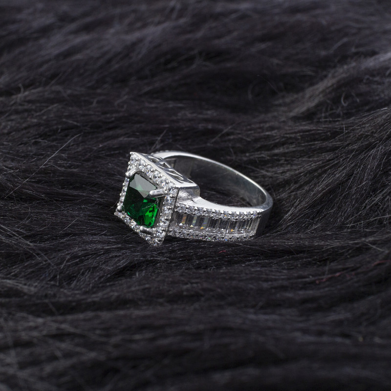 انگشتر نقره زنانه مدل زمرد AMT-R123