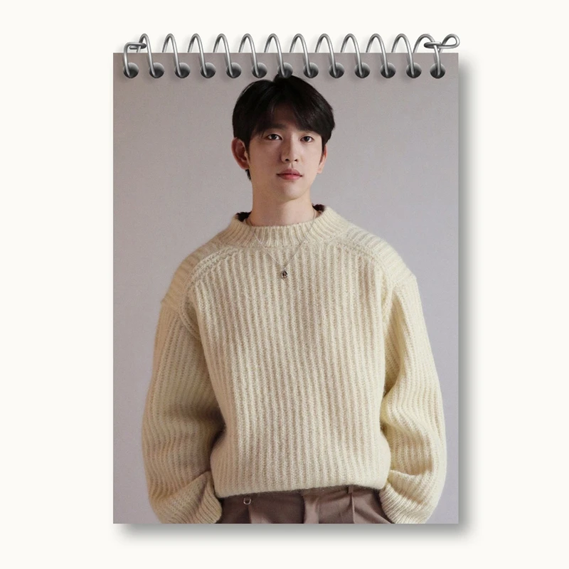 دفتر یادداشت 50 برگ خندالو مدل جین یونگ گروه گات سون GOT7 کد 20982