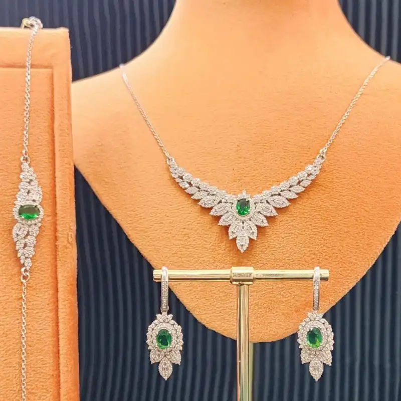 نیم ست نقره زنانه مدل برلیان زمرد 0120