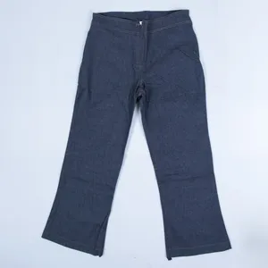 شلوار جین زنانه مدل کوتاه دمپا پرچ دار