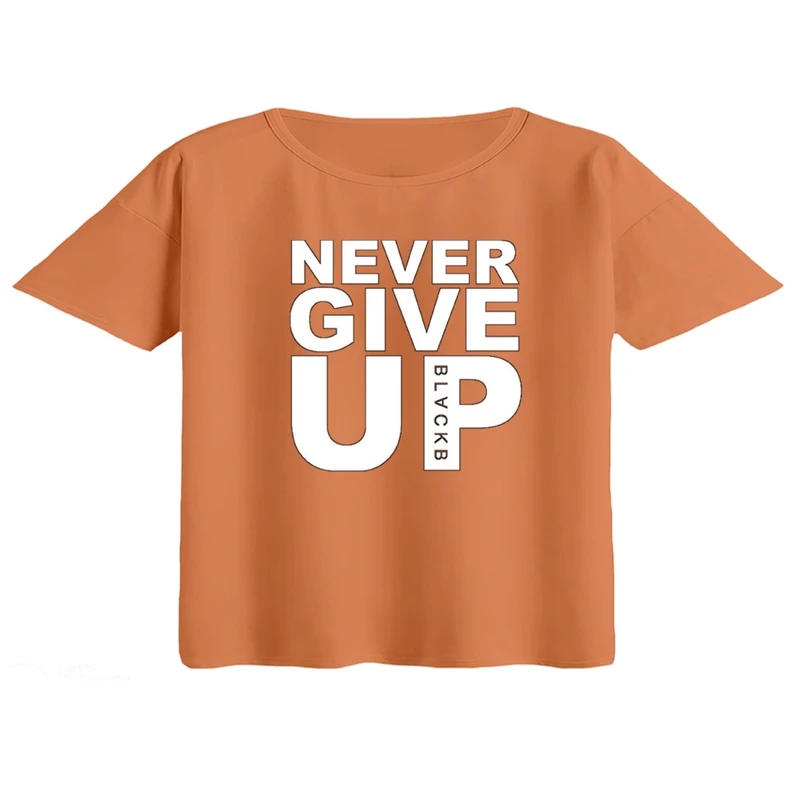 کراپ تی‌شرت آستین کوتاه زنانه مدل تسلیم نشو 