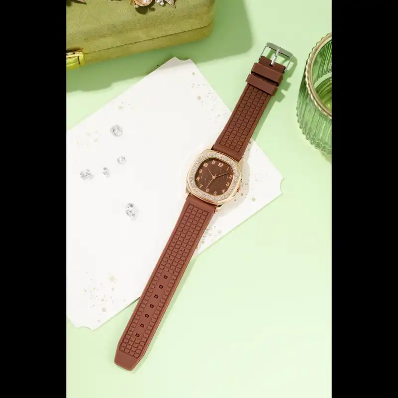 ساعت مچی عقربه ای زنانه مدل کلاسیک دور نگین بند پیو ضد آلرژی کد 4