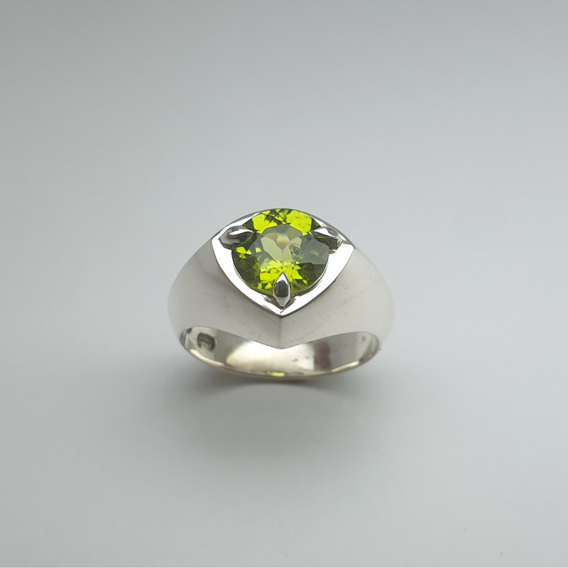 انگشتر نقره زبرجد مردانه مدل مثلث دستساز