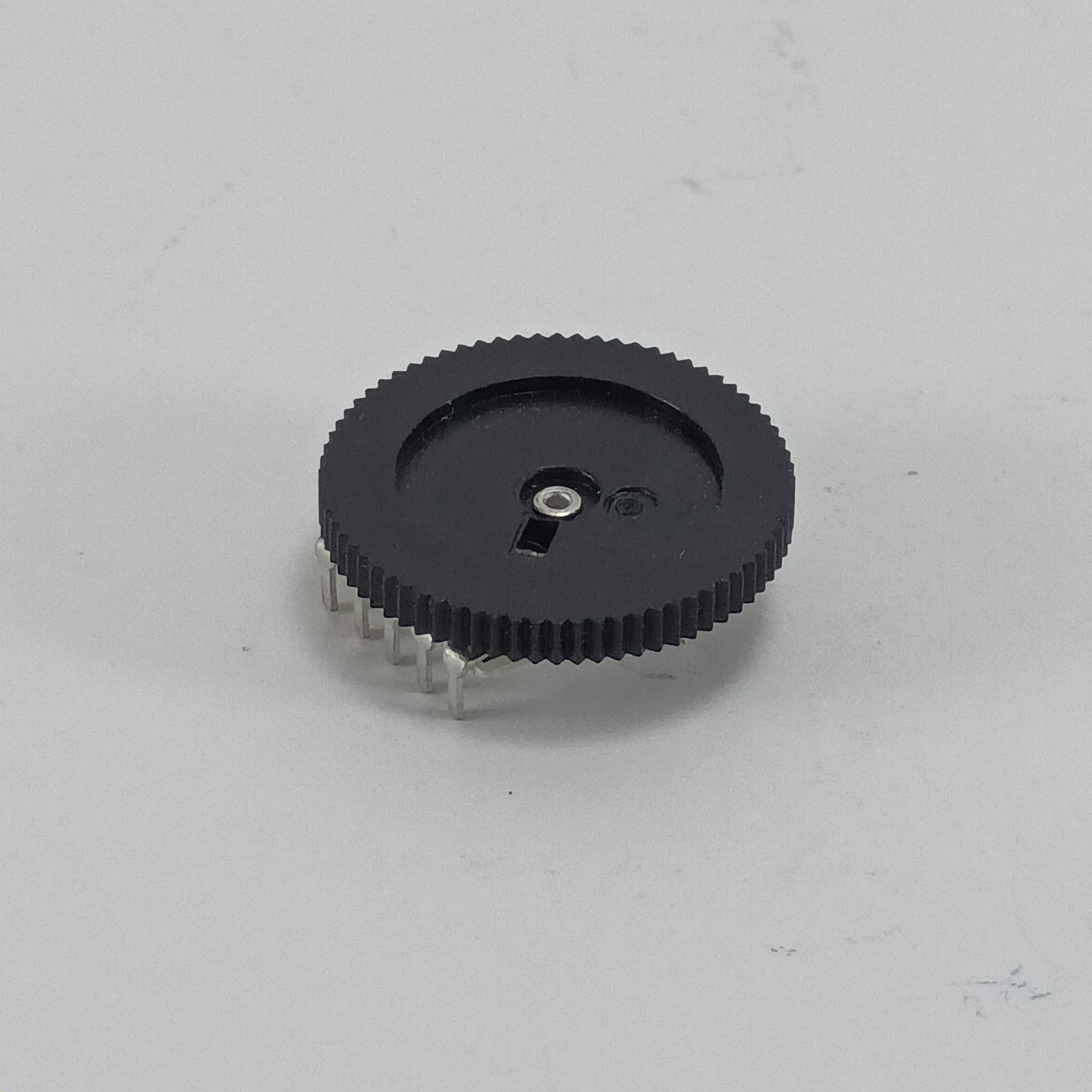 ولوم تخت 10 کیلو اهم مدل B103 -5PIN بسته 2 عددی ولوم تخت 10 کیلو اهم مدل B103 -5PIN بسته 2 عددی