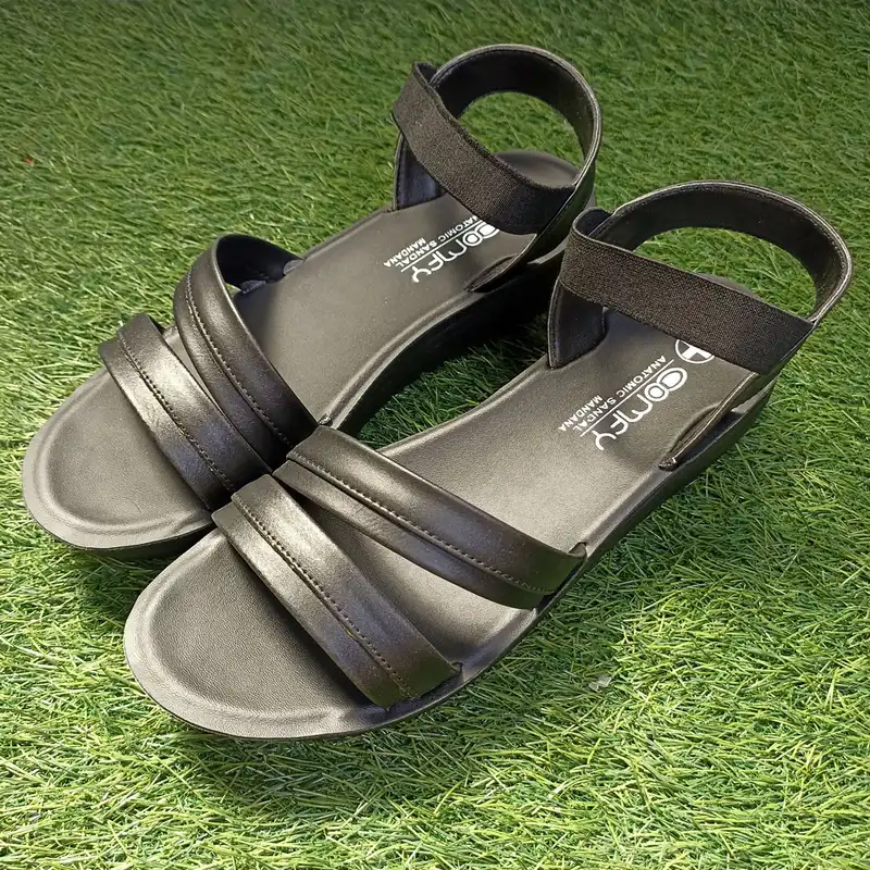 صندل طبی زنانه مدل ماندانا رکابدار کد 1557-BK