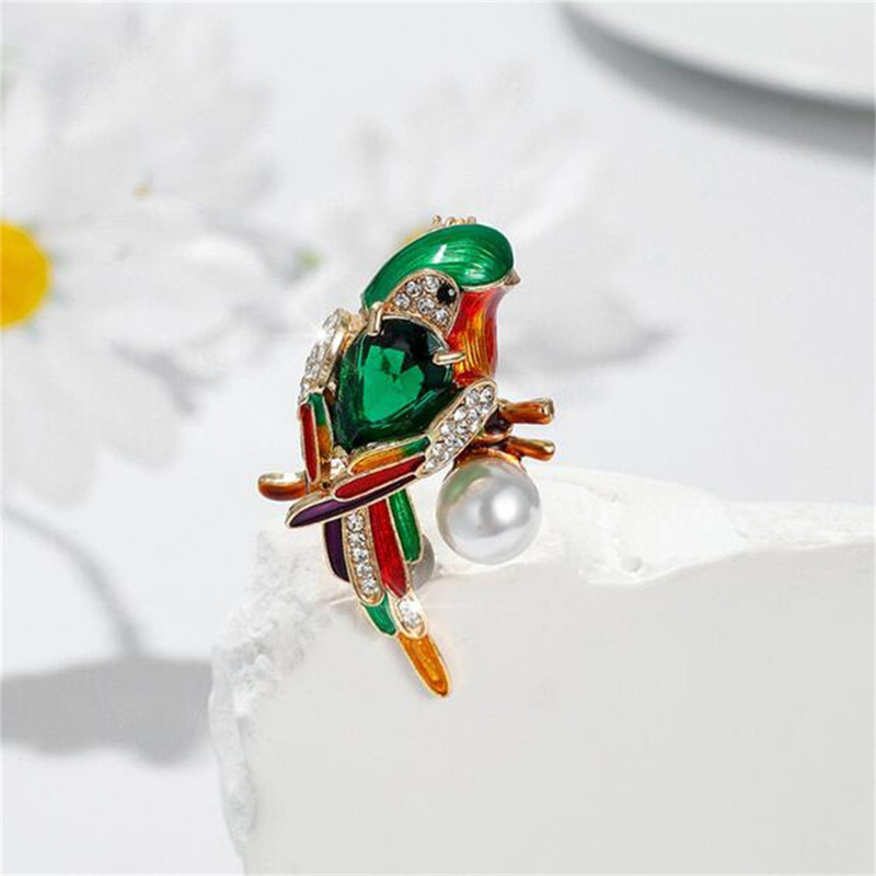 گل سینه زنانه مدل طوطی کد 00925