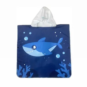 حوله استخری کودک مدل پانچو طرح کوسه سایز 70*70 سانتی‌متر