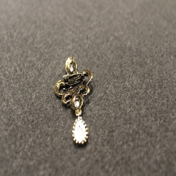 گل سینه زنانه کد Ki 3927-01-9 گل سینه زنانه کد Ki 3927-01-9