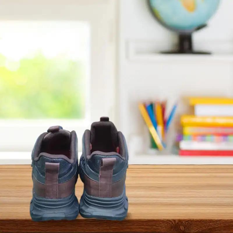 نیم بوت پسرانه مدل زیپ لاین