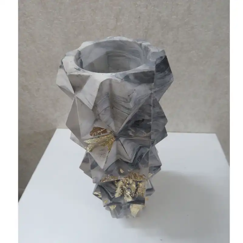 گلدان دکوری مدل سنگی طرح هرمی کد 902