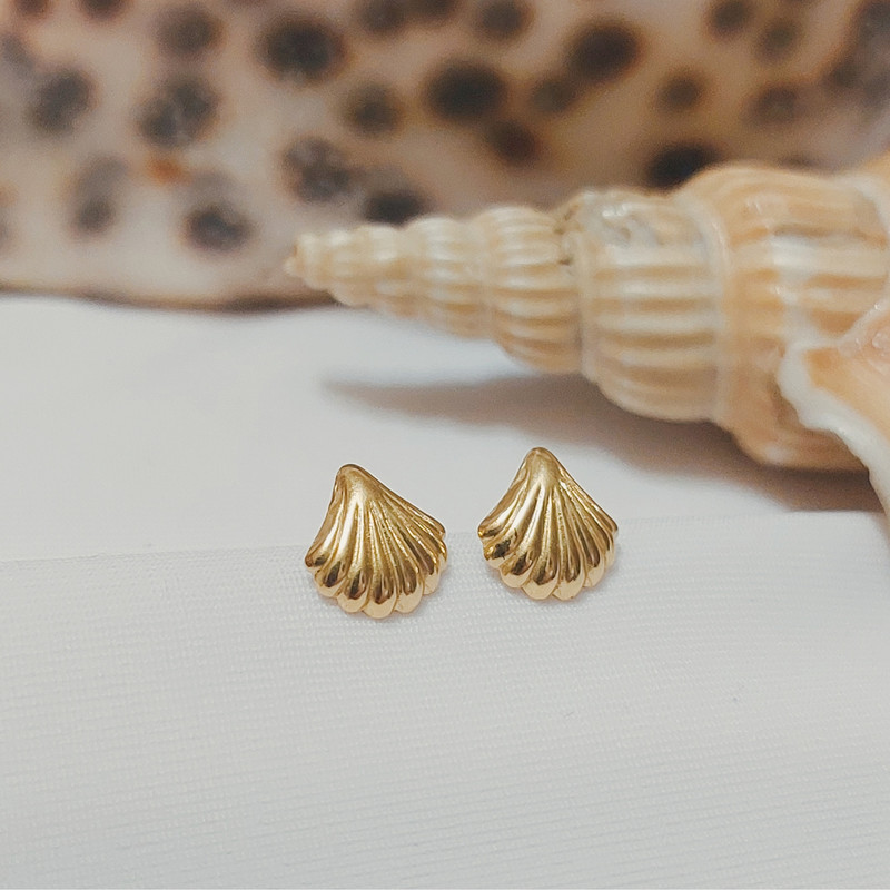 گوشواره نقره زنانه آی ام مدل صدف گوشواره نقره زنانه آی ام مدل صدف