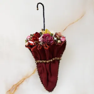 گل سینه زنانه مدل چتر