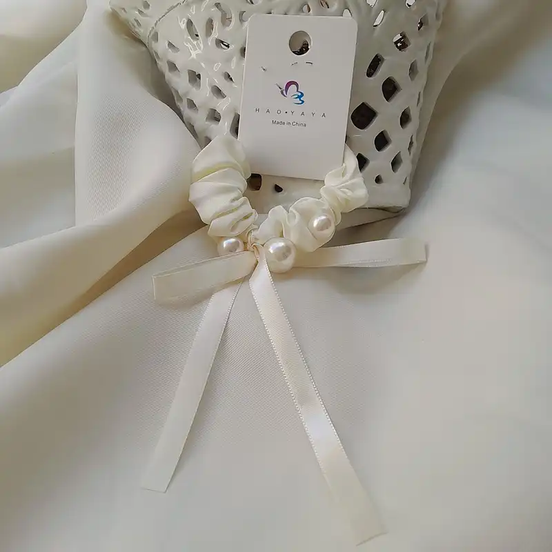 کش مو زنانه مدل اسکرانچی مروارید پانچی طرح پاپیون آویزدار کدngr327