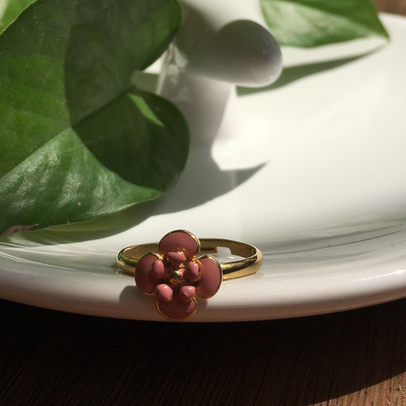 انگشتر زنانه مدل آترین انگشتر زنانه مدل آترین