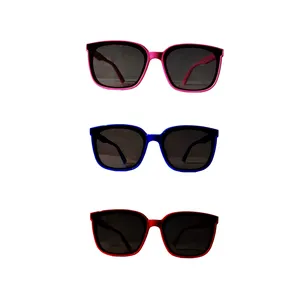 عینک آفتابی بچگانه مدل کلاسیک کد 1256 بسته 3 عددی