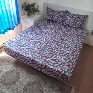 سرویس ملحفه مدل کشدار ni05007 طرح گلبارون کد 160  دو نفره سه تکه