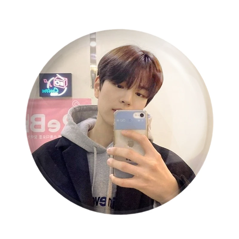 مگنت خندالو طرح سونگمین گروه استری کیدز Stary Kids کد 16909