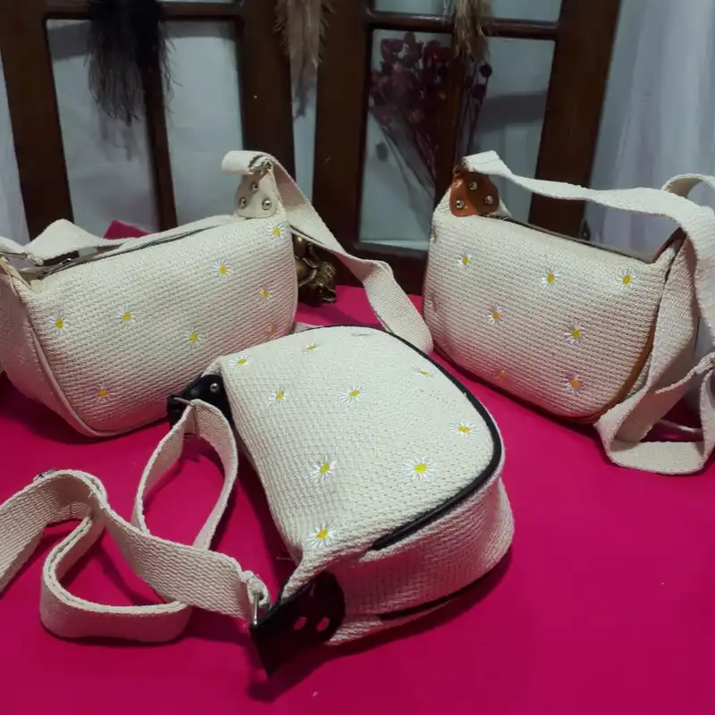 کیف دوشی زنانه مدل بابونه 797