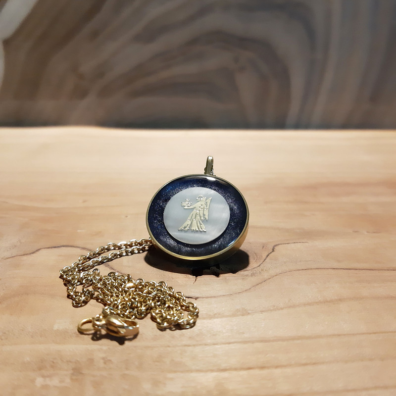 گردنبند زنانه مدل ماه تولد شهریور